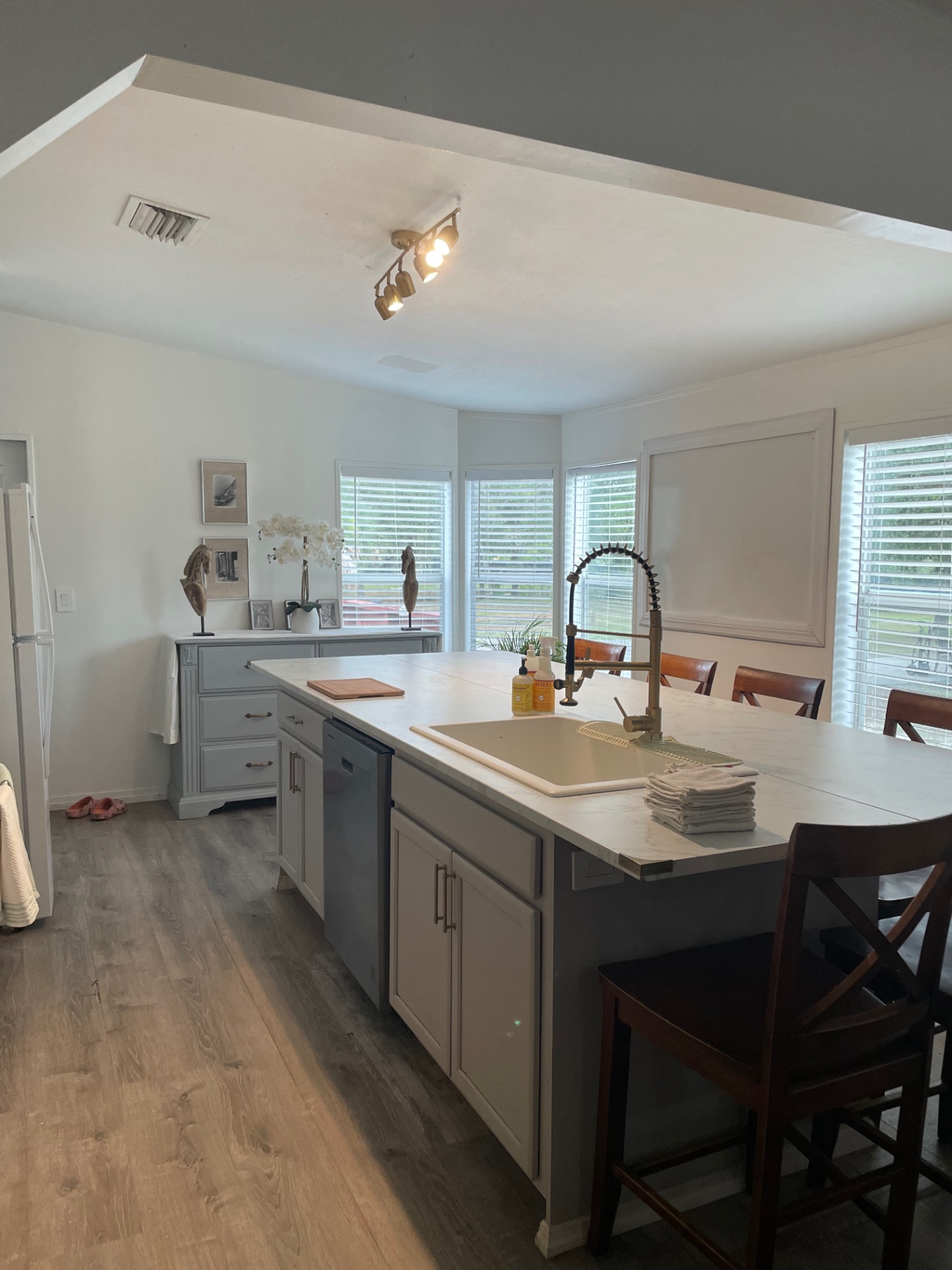 Kitchen island with marble-style countertop